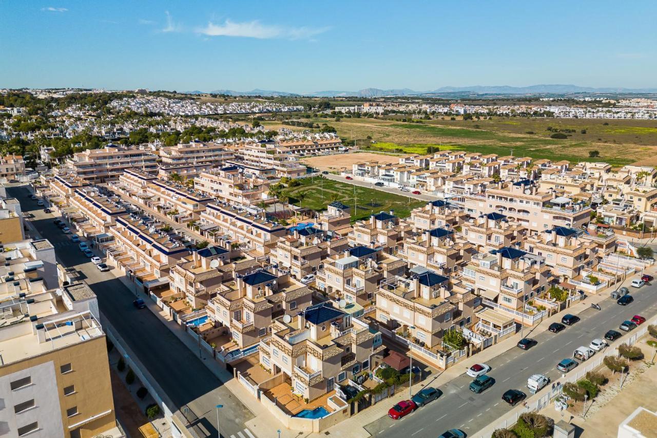 Bungalow La Zenia Cerca De La Playa オリウエラ エクステリア 写真