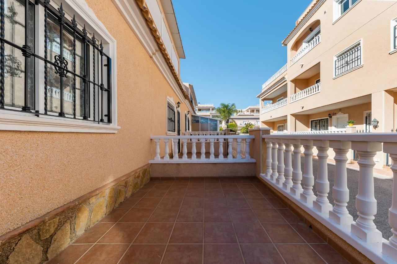 Bungalow La Zenia Cerca De La Playa オリウエラ エクステリア 写真