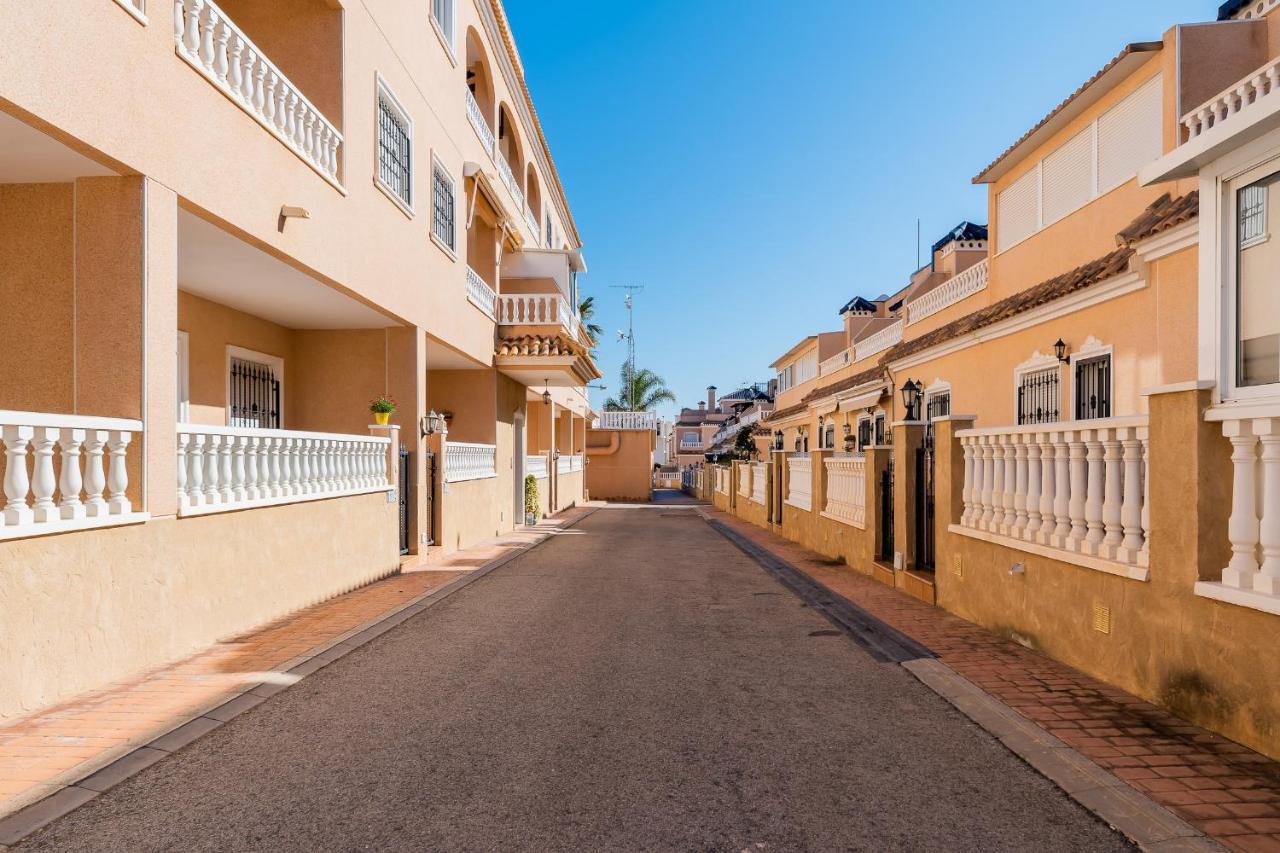 Bungalow La Zenia Cerca De La Playa オリウエラ エクステリア 写真