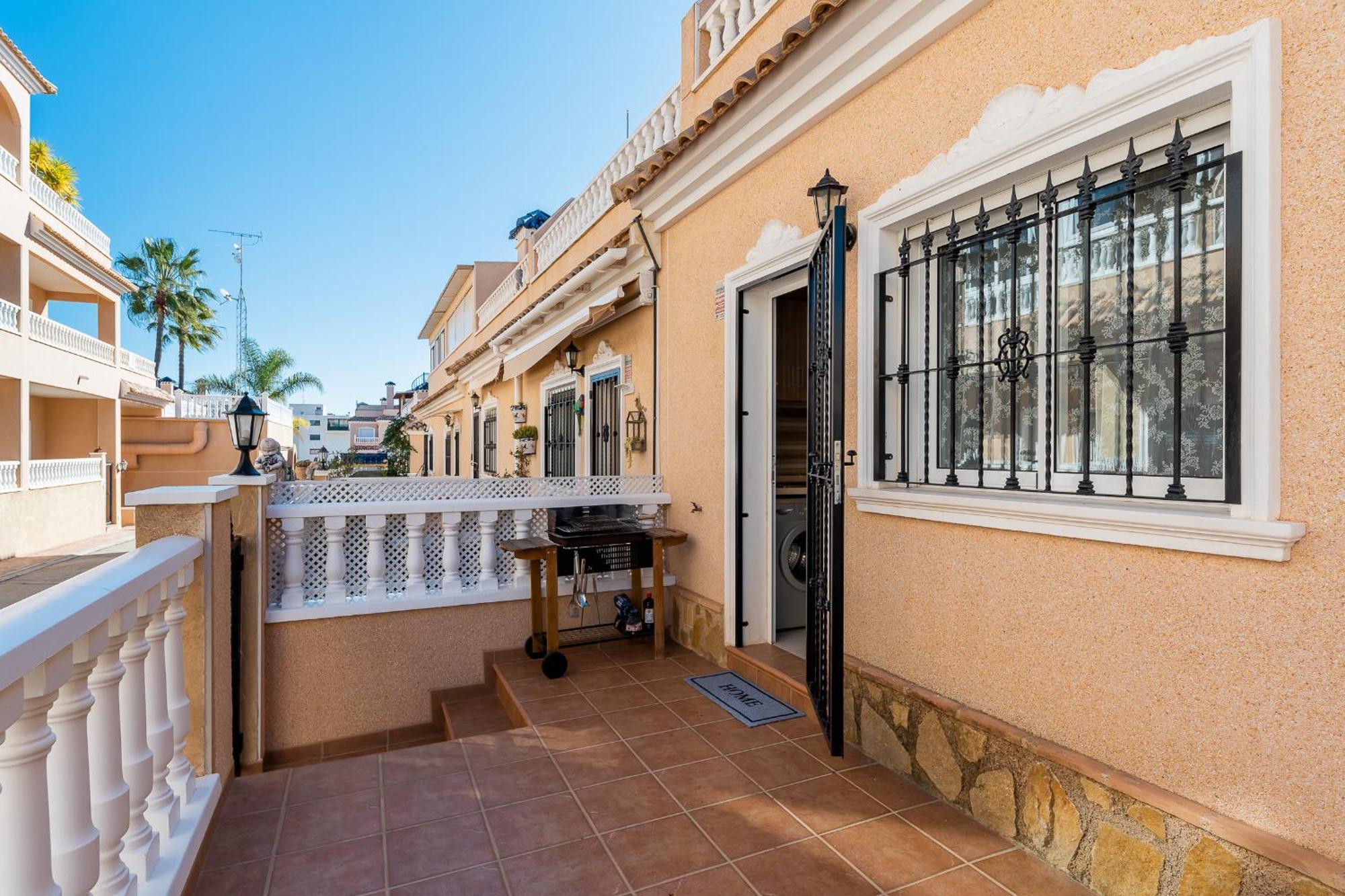 Bungalow La Zenia Cerca De La Playa オリウエラ エクステリア 写真